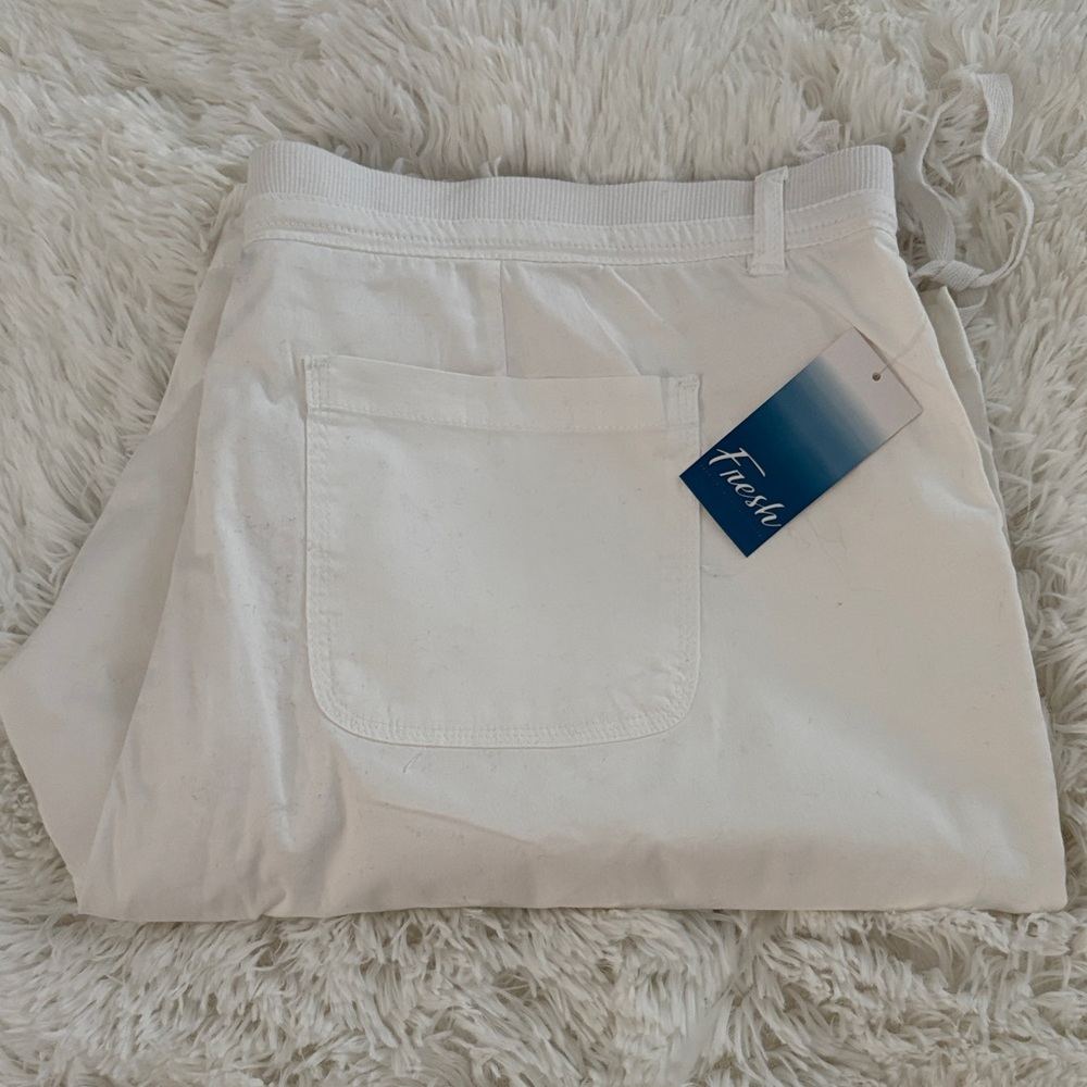 White Women’s Size 16 Shorts NWT Fresh - Picture 12 of 14